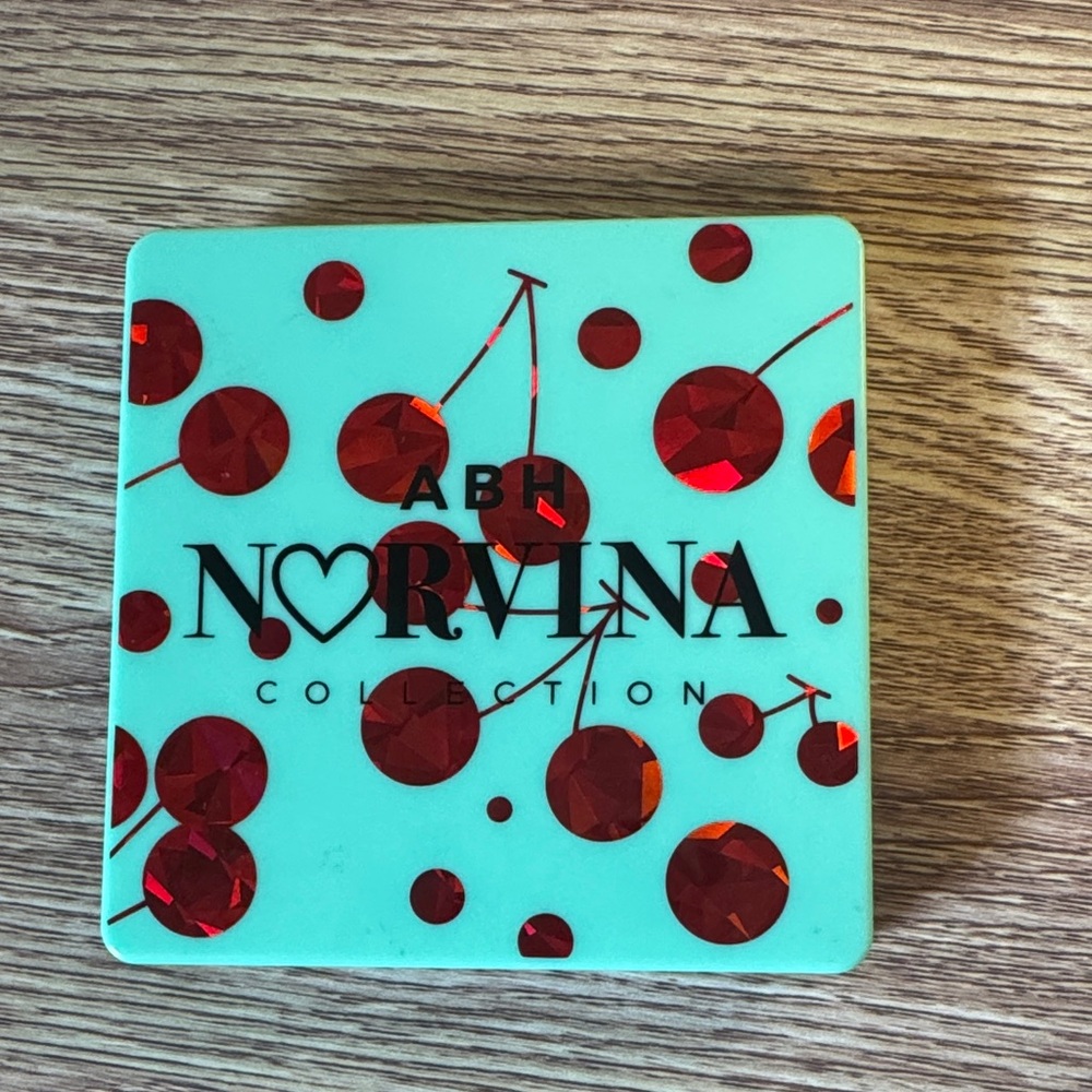 Anastasia Beverly Hills Norvina Collection Teal and Red Accent Piece